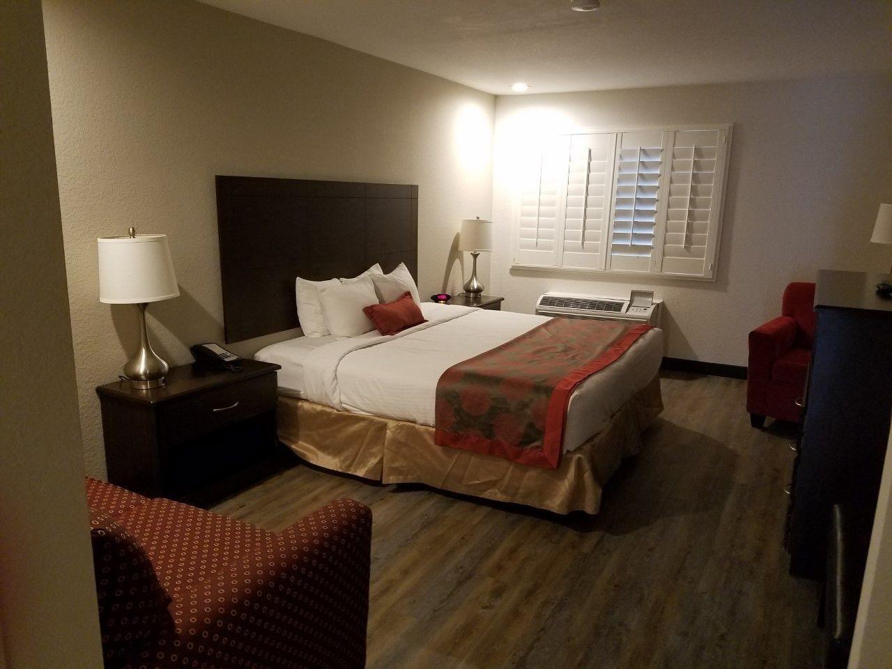 Ramada by Wyndham Tempe/At Arizona Mills Mall Bagian luar foto