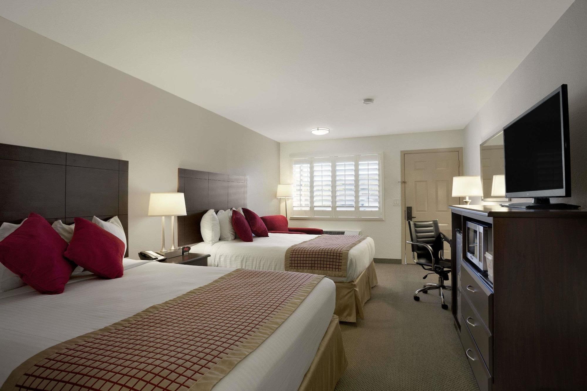 Ramada by Wyndham Tempe/At Arizona Mills Mall Bagian luar foto