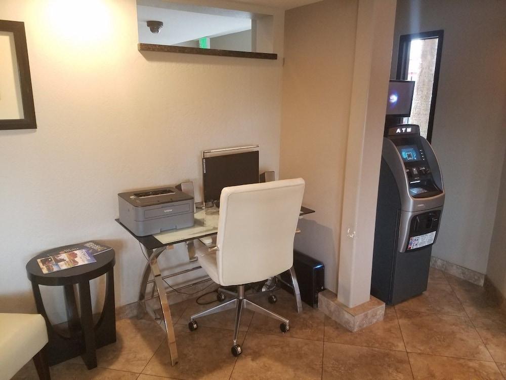Ramada by Wyndham Tempe/At Arizona Mills Mall Bagian luar foto