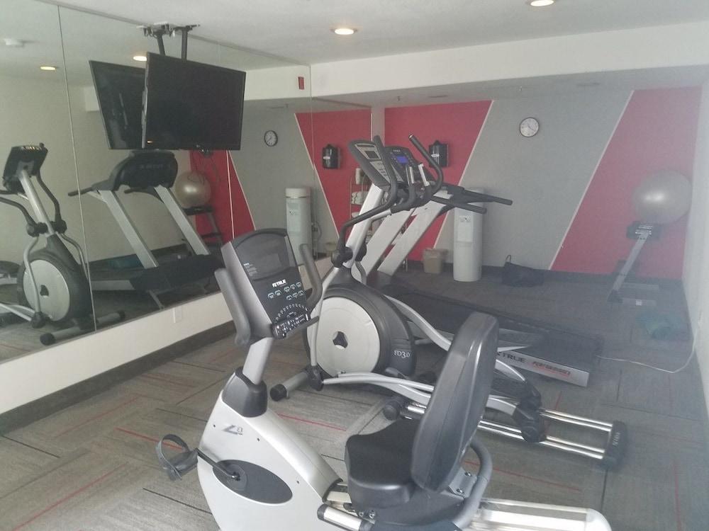 Ramada by Wyndham Tempe/At Arizona Mills Mall Bagian luar foto