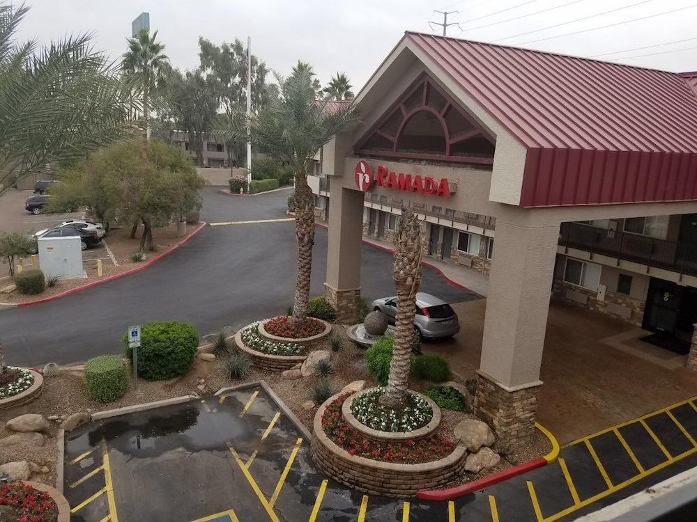 Ramada by Wyndham Tempe/At Arizona Mills Mall Bagian luar foto
