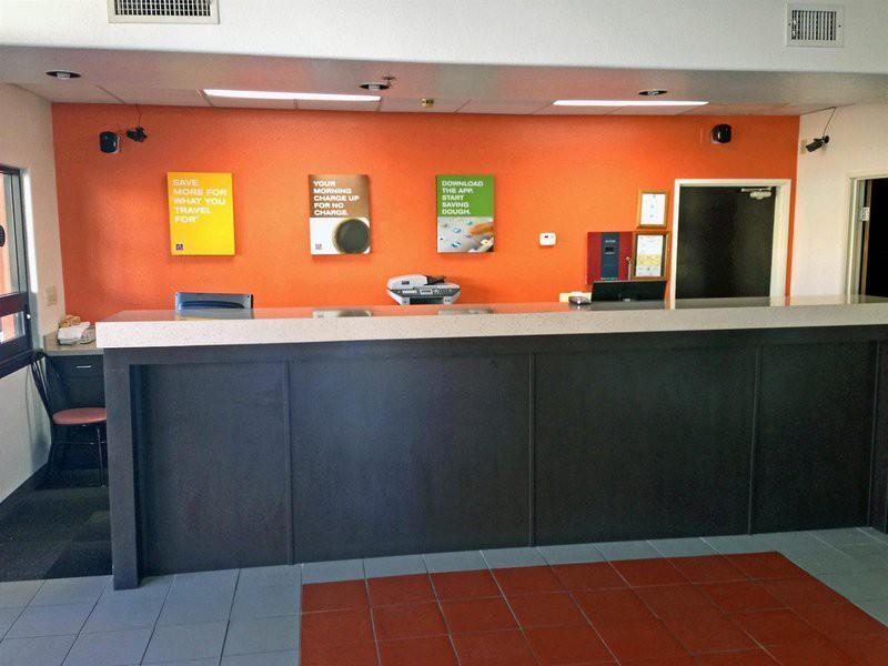 Ramada by Wyndham Tempe/At Arizona Mills Mall Bagian luar foto
