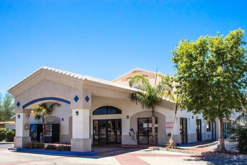 Ramada by Wyndham Tempe/At Arizona Mills Mall Bagian luar foto