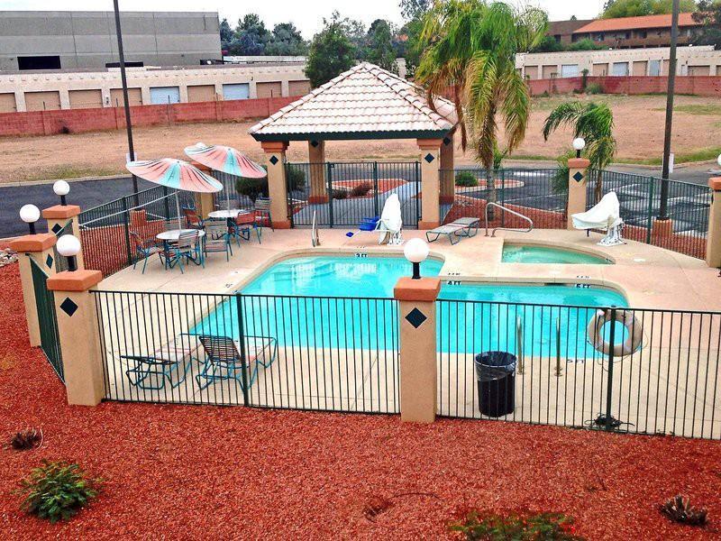 Ramada by Wyndham Tempe/At Arizona Mills Mall Bagian luar foto