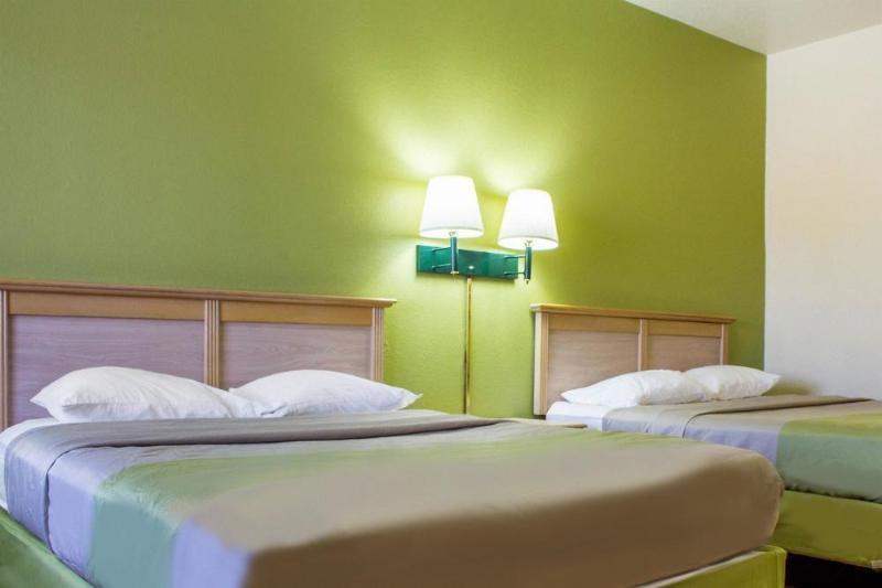 Ramada by Wyndham Tempe/At Arizona Mills Mall Bagian luar foto