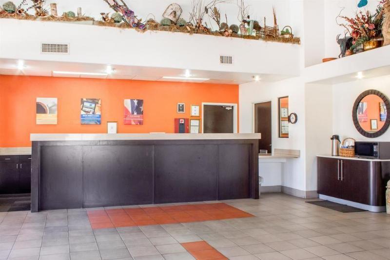 Ramada by Wyndham Tempe/At Arizona Mills Mall Bagian luar foto
