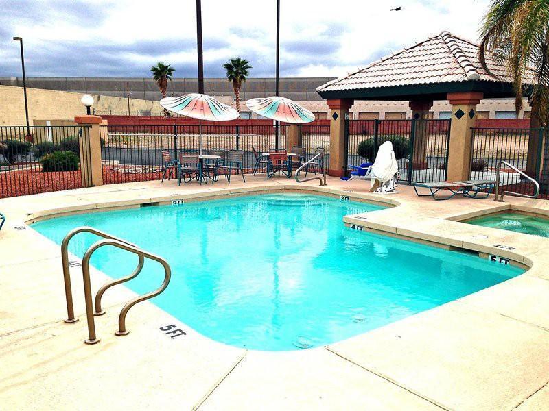 Ramada by Wyndham Tempe/At Arizona Mills Mall Bagian luar foto
