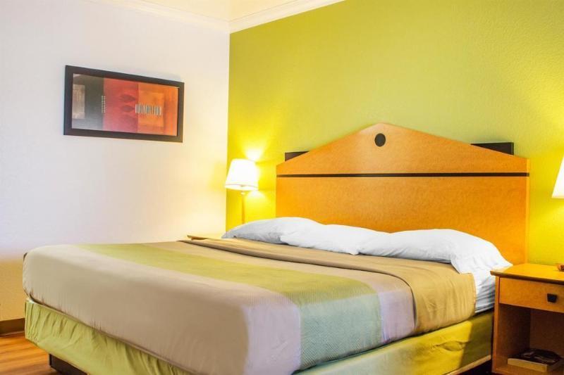 Ramada by Wyndham Tempe/At Arizona Mills Mall Bagian luar foto