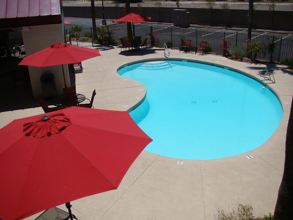 Ramada by Wyndham Tempe/At Arizona Mills Mall Bagian luar foto