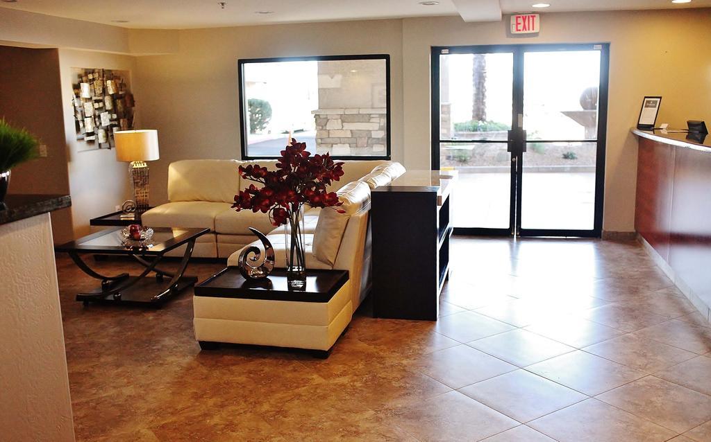 Ramada by Wyndham Tempe/At Arizona Mills Mall Bagian luar foto