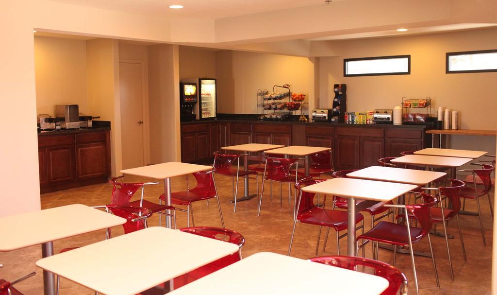 Ramada by Wyndham Tempe/At Arizona Mills Mall Bagian luar foto